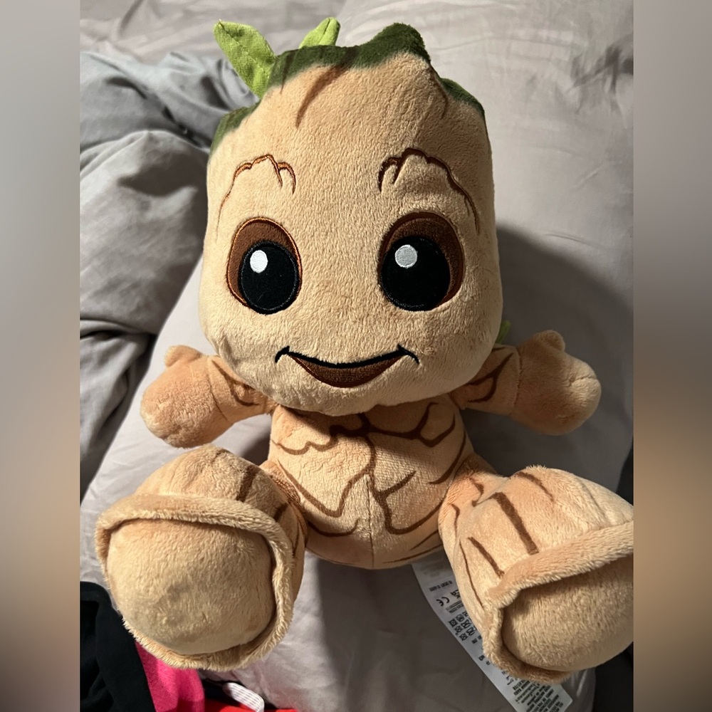 Guardians of the galaxy big foot baby groot NWOT